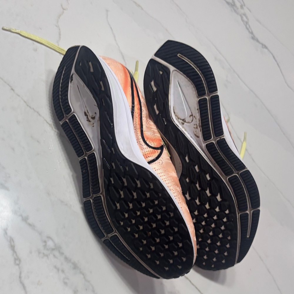 Nike Women's Peach and Black Sneakers GYM - Picture 11 of 17